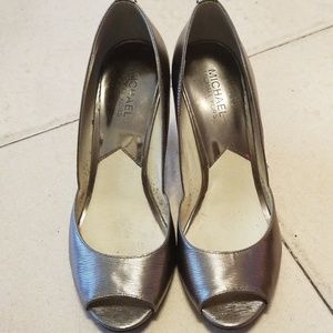 Micheal Kors pewter peep toe